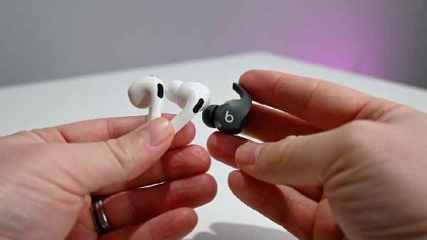 Beats Vs. Airpods – Which One is More Comfortable