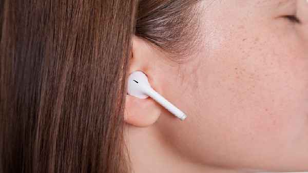 In-ear headphones or Earbuds