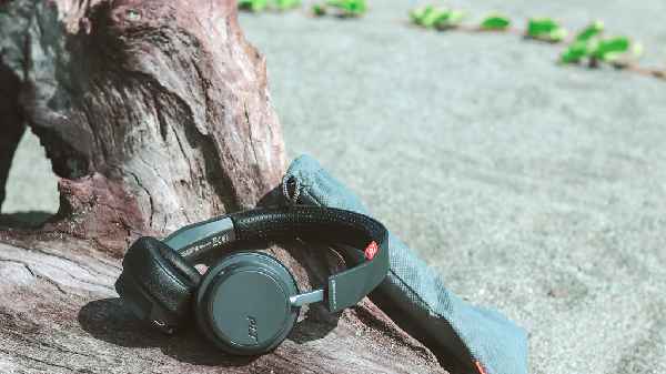 4. Plantronics Backbeat FIT 500 On-Ear Sport Headphones