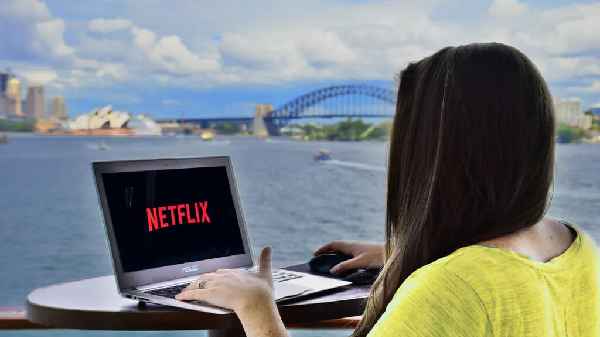 Can I Stream Content On Netflix While Traveling