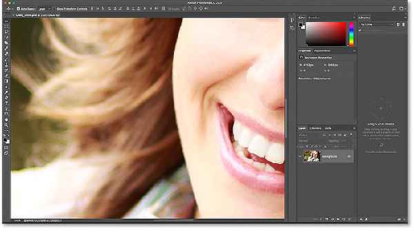 How to Zoom In on Photoshop