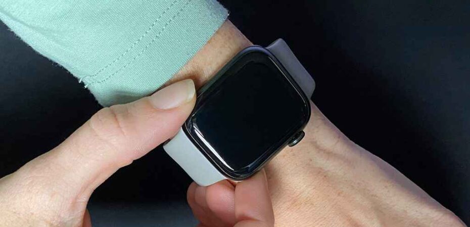 How To Turn On Apple Watch